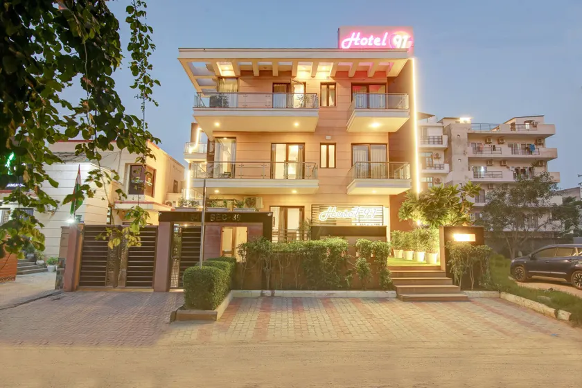 Hotel 91 Medanta - Image 1