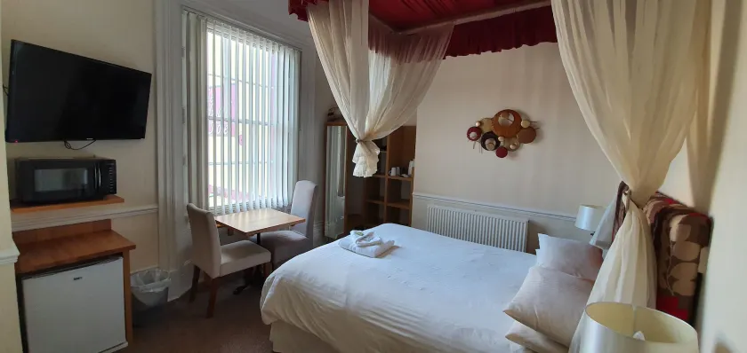 Edward Hotel - Image 1