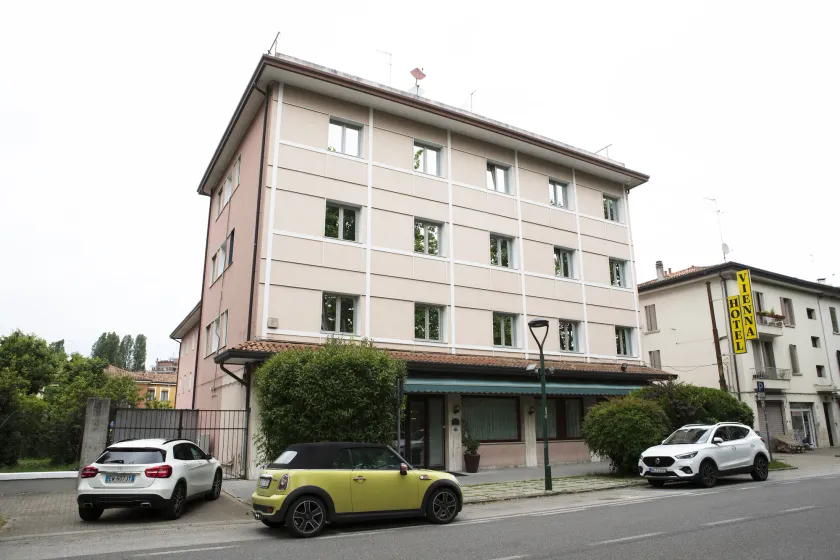 Hotel Vienna - Image 1