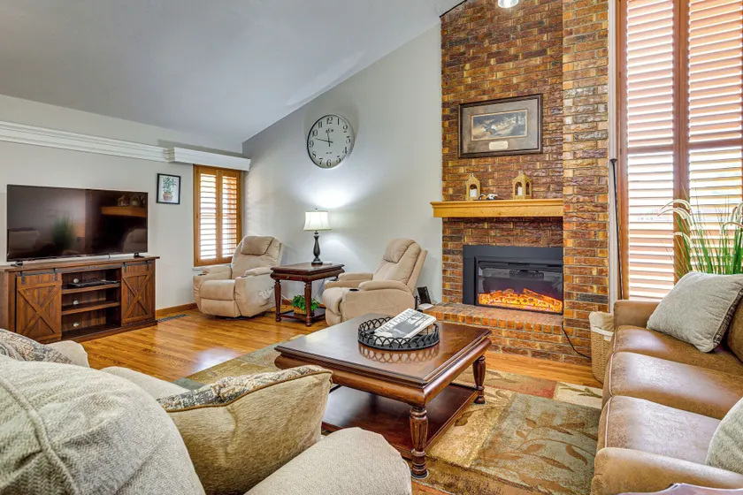 Patio & Courtyard! Elk City Townhome - Image 1