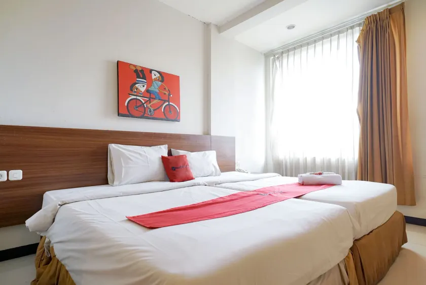 RedDoorz Near Braga Street - Image 1