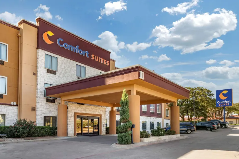 Comfort Suites Georgetown - Image 1