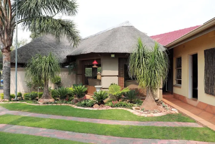 Big "5" Guesthouse - Image 1