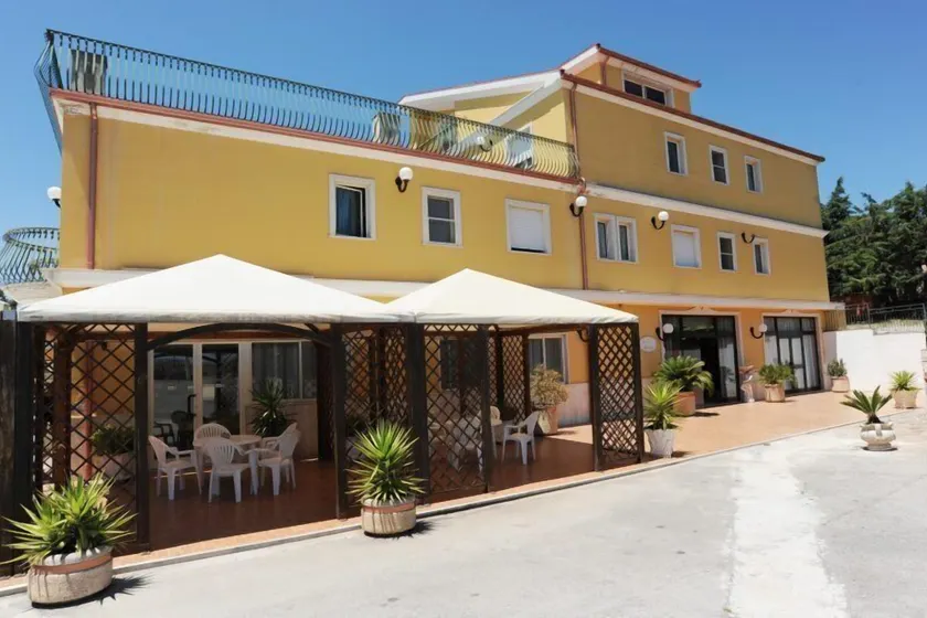Hotel Garden - Image 1
