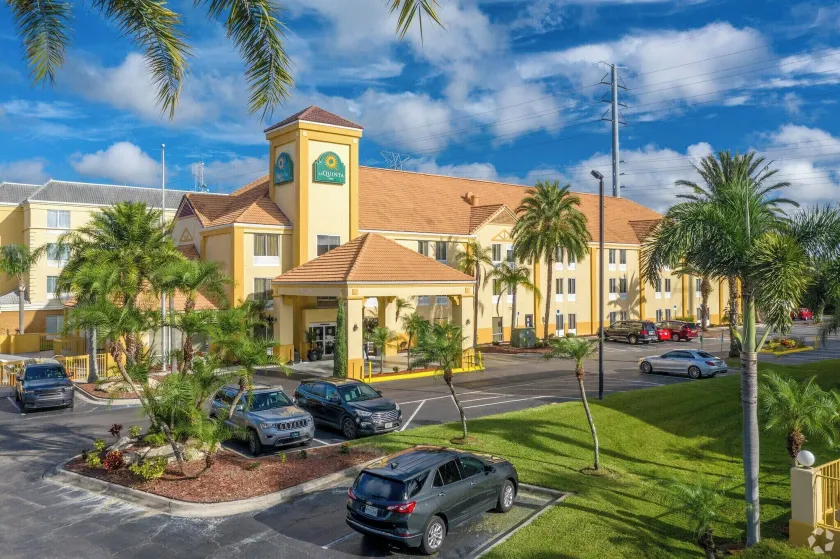 La Quinta by Wyndham Orlando Universal area - Free Shuttle to Universal - Image 1
