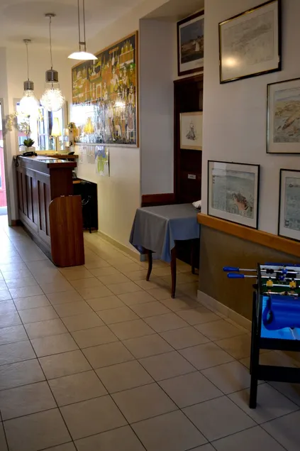 Hôtel La Porte Saint Pierre-Logis Hôtel Intra Muros RÉNOVÉ en 2026 - Lobby