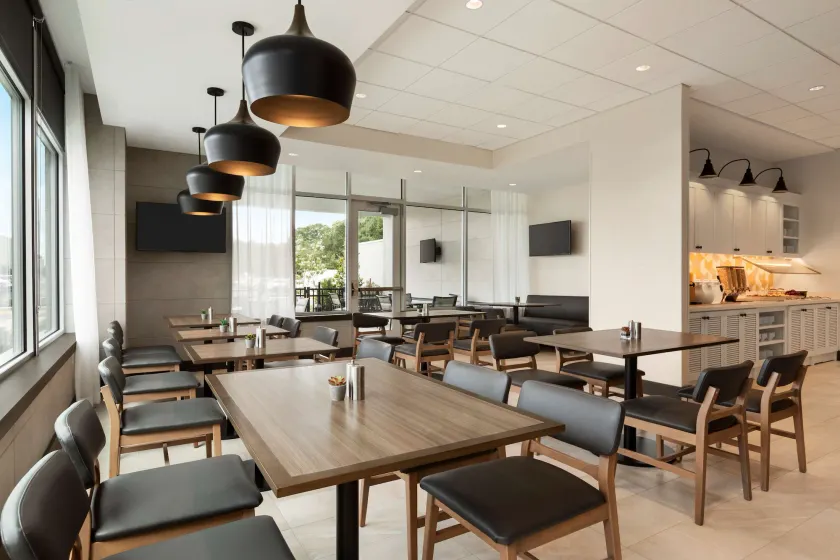 Hyatt Place Virginia Beach Town Center - Vestíbulo