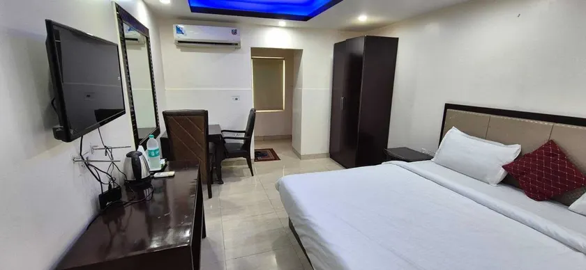 Hotel WTI Modesty - Image 1