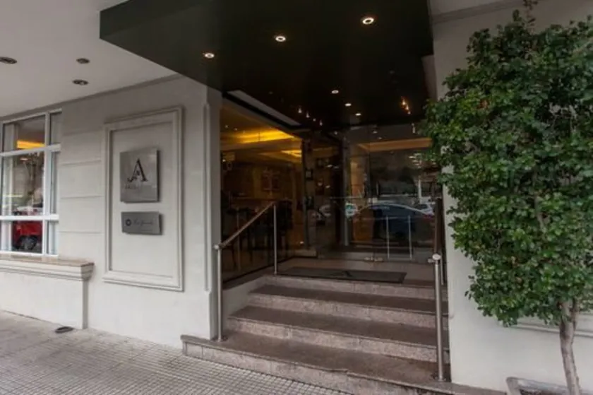 Argentino Hotel - Image 1
