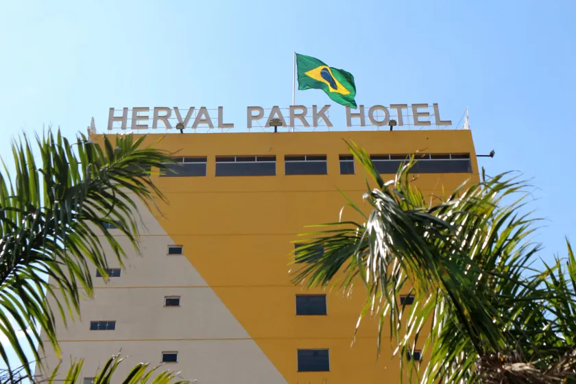 Herval Park Hotel - Image 1