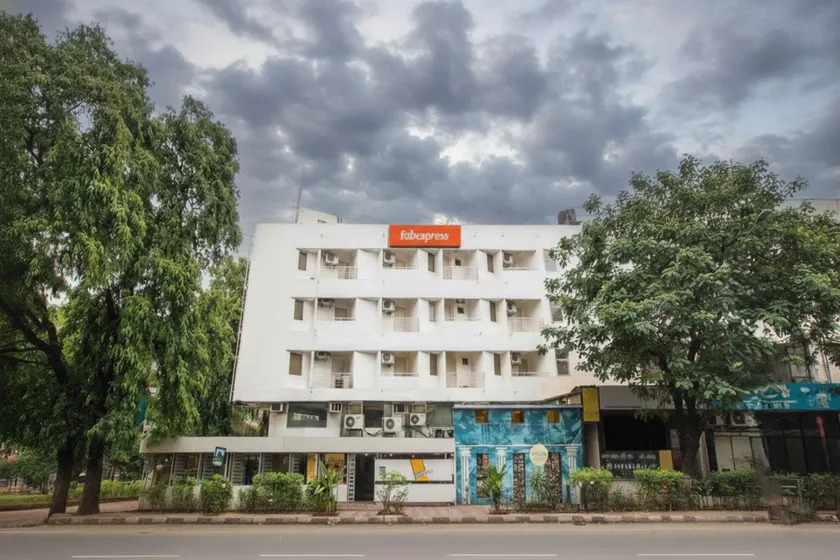 FabHotel Kalyan - Image 1