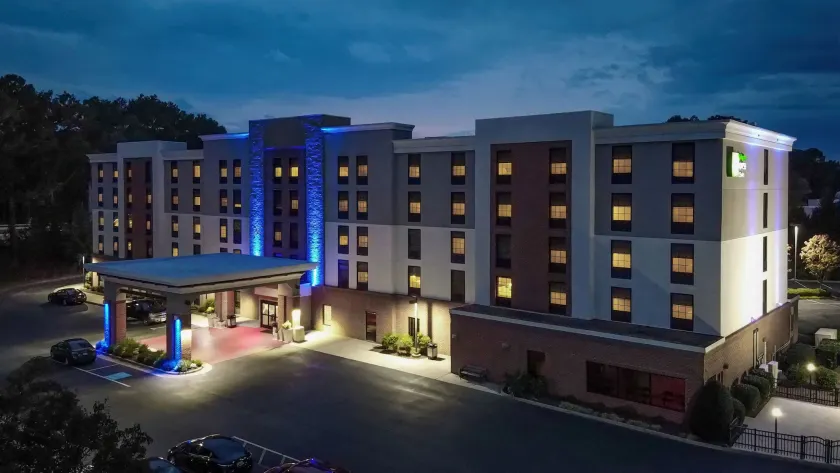 Holiday Inn Express & Suites Newport News by IHG - Image 1