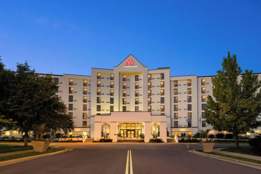 Madison Marriott South - Image 1