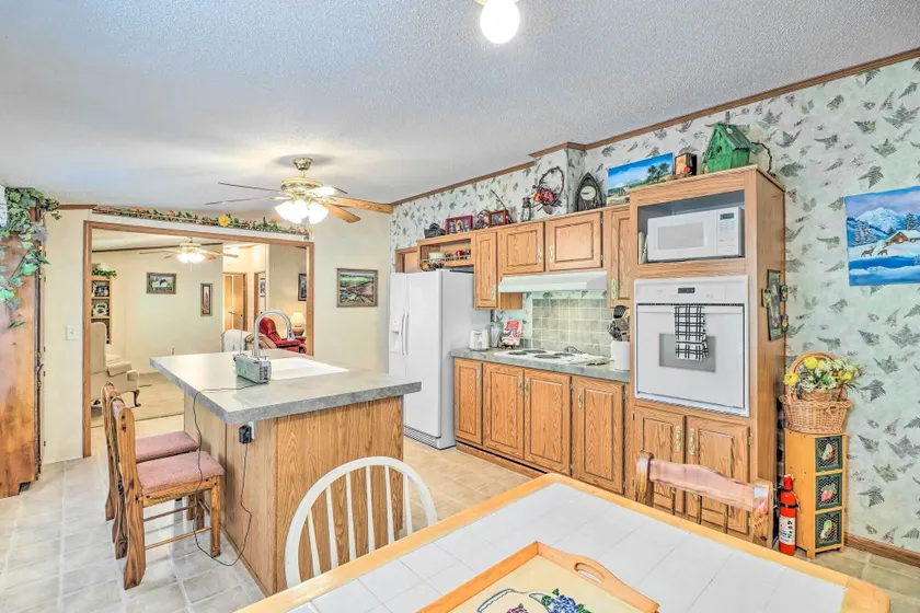 Greers Ferry Getaway w/ Deck & Lake Access! - Innvendig