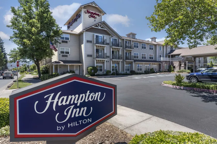 Hampton Inn Ukiah CA - Image 1