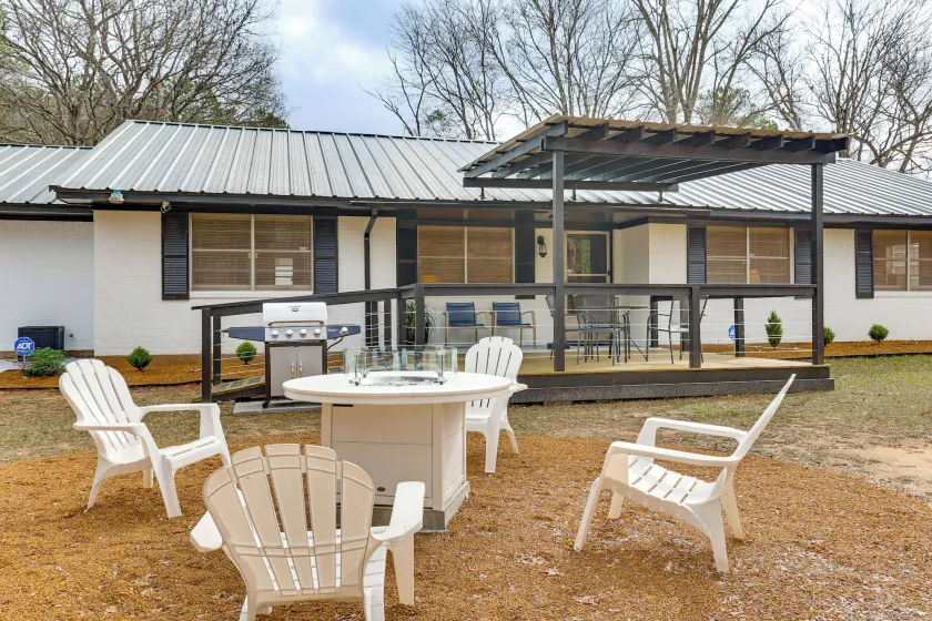 Hike, Fish & Swim: Nat'l Forest Home in Crockett - Image 1