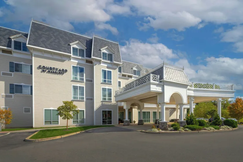 Courtyard by Marriott Lenox Berkshires - Image 1