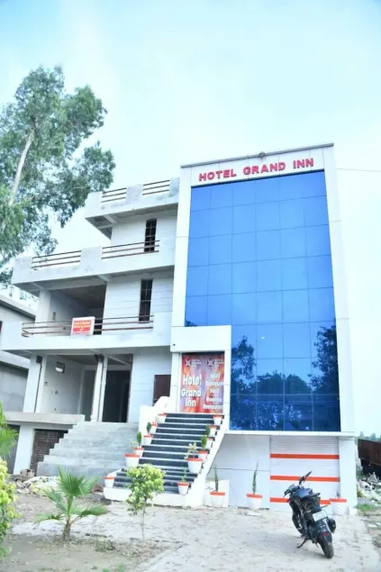 Hotel Grand Inn - Image 1