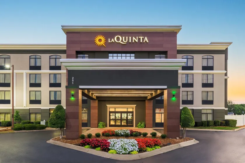 La Quinta by Wyndham Clarksville - Image 1