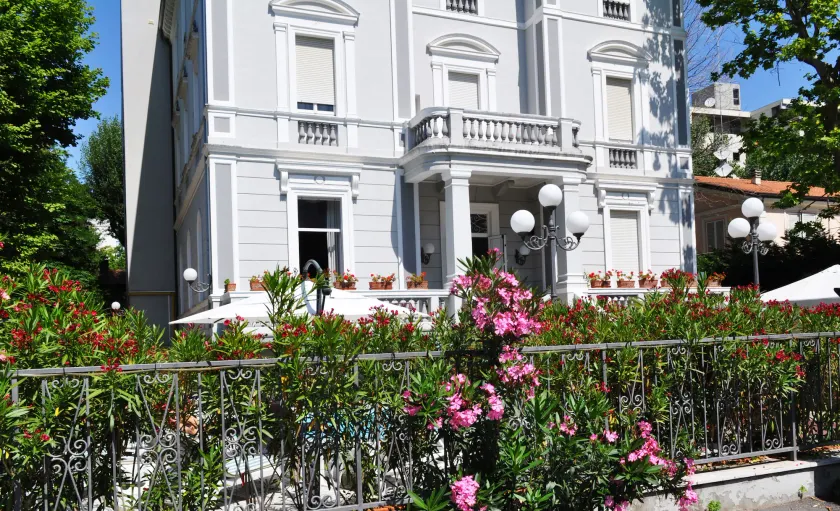 Esedra Hotel - Image 1