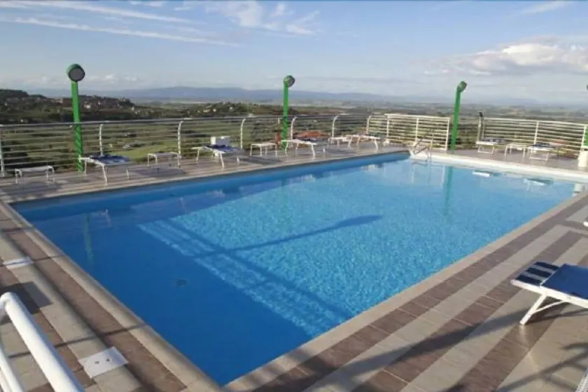 Hotel President - Image 1