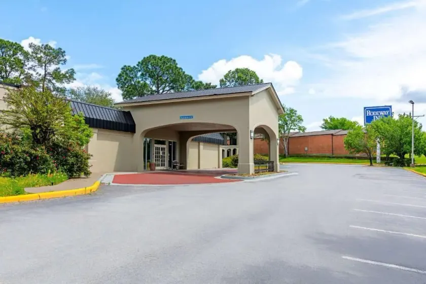 Rodeway Inn Huntsville West - Image 1