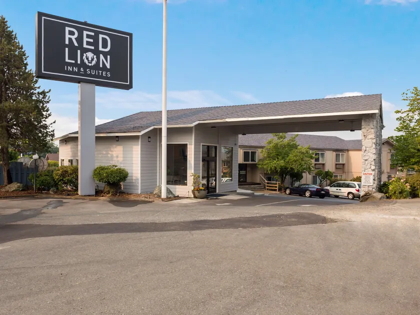 Red Lion Inn & Suites Grants Pass - Image 1