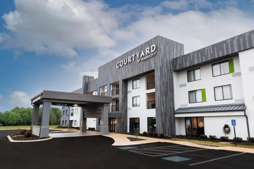Courtyard Bowling Green Convention Center - Image 1
