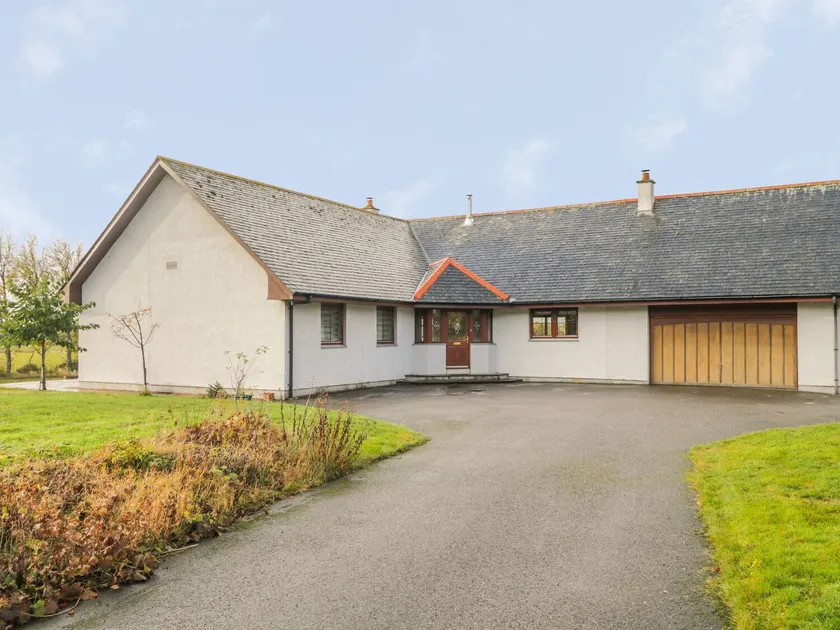THE GLEBE, kæledyrsvenlig, med åben ild i Invergordon, Ref 996054 - Image 1