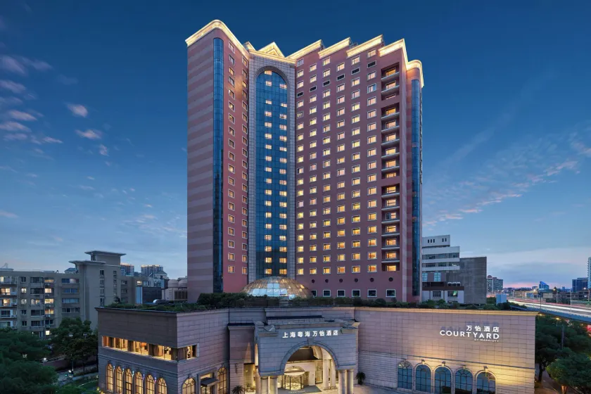 Courtyard by Marriott Shanghai Hongkou - Image 1