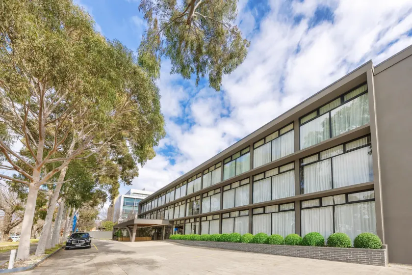 Park Inn by Radisson Melbourne Carlton - Image 1