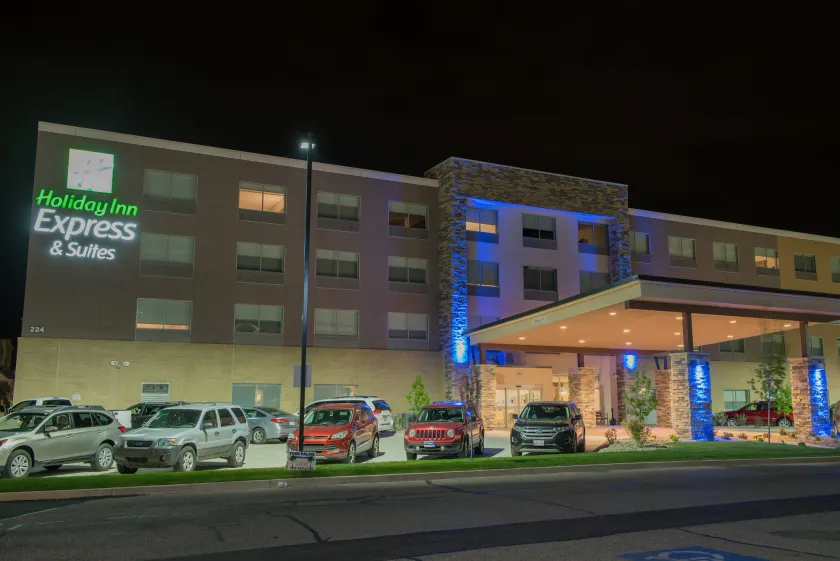 Holiday Inn Express & Suites - Louisville N - Jeffersonville by IHG - Image 1