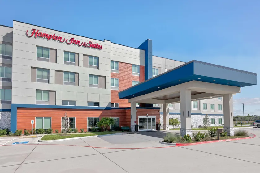 Hampton Inn & Suites Port Lavaca - Image 1