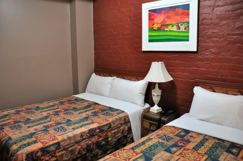 Hotel Ste-Catherine - Image 1