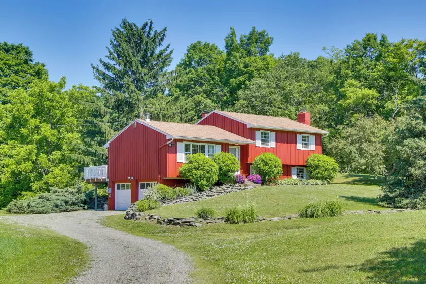 Hudson Valley Horse Farm Retreat in Salt Point - Image 1