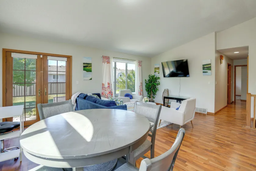 5BR Home Close to Moorhead Home & Fargo - Image 1