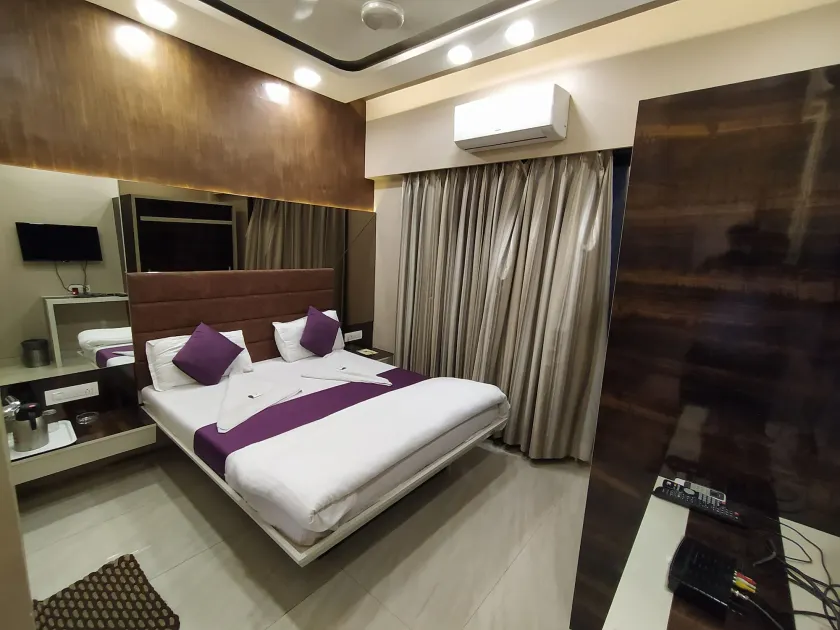 Hotel Modern - Image 1