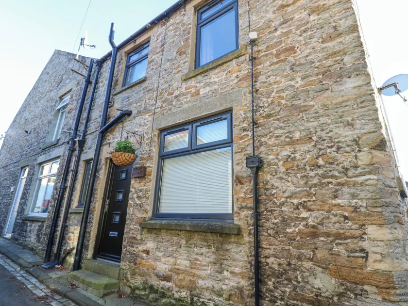 64 Front Street - Image 1