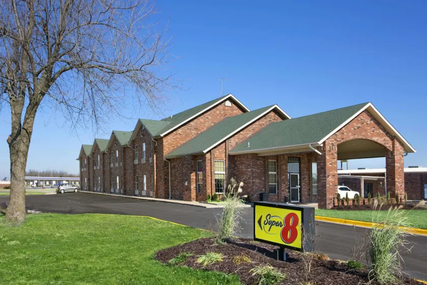 Super 8 by Wyndham Stafford/Springfield Area - Image 1