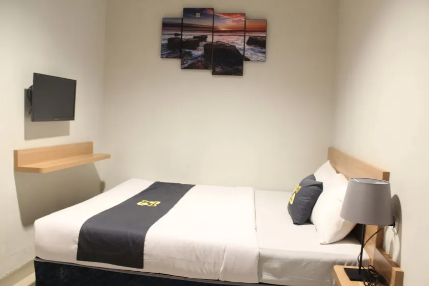 Ghurfati Hotel Mangga Besar - Image 1