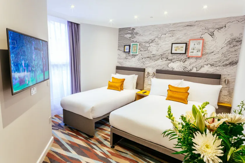 Oliver Plaza Hotel - Image 1