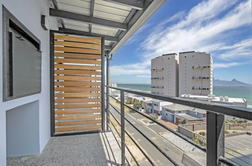 Manhattan On Coral Apartments - Image 1