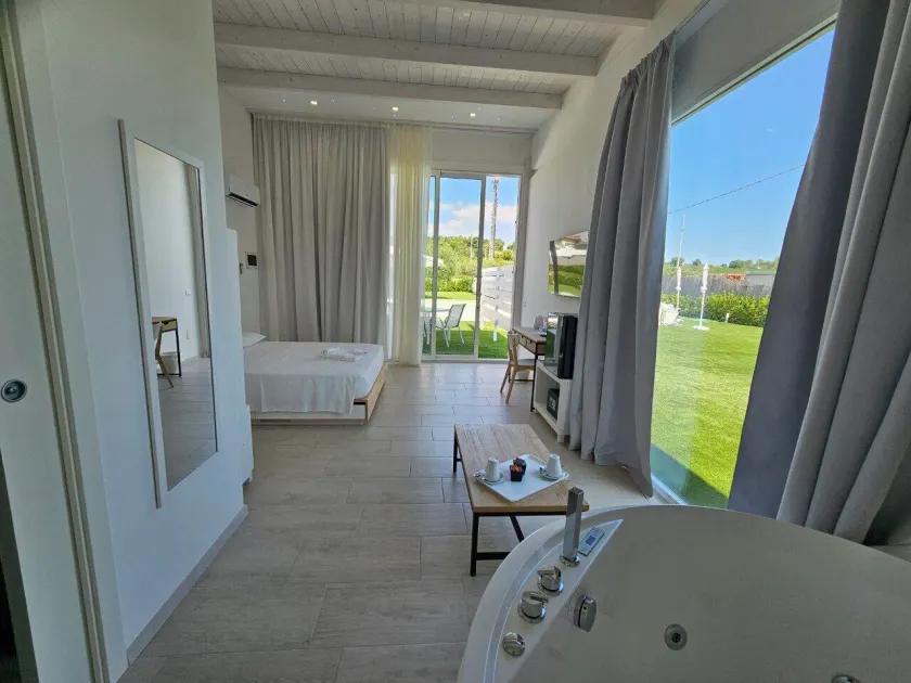 Luxury pool Suites - Città Bianca - Image 1