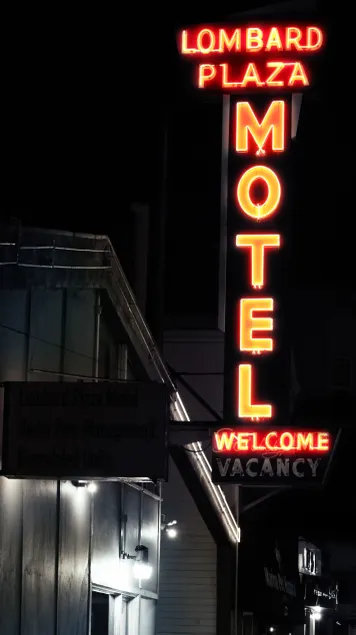 Lombard Plaza Motel - Image 1