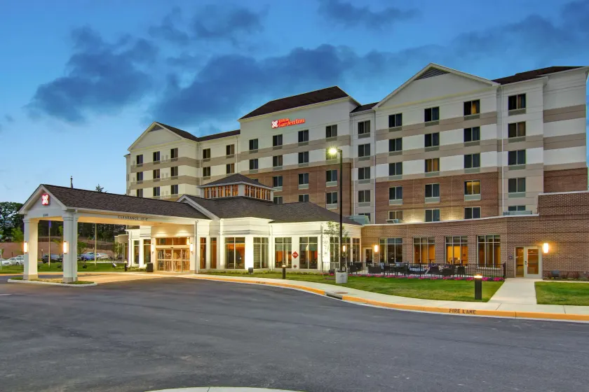 Hilton Garden Inn Woodbridge - Image 1