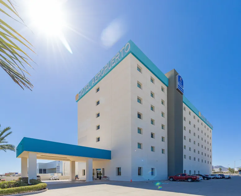 Hotel Aeropuerto Los Cabos - Image 1