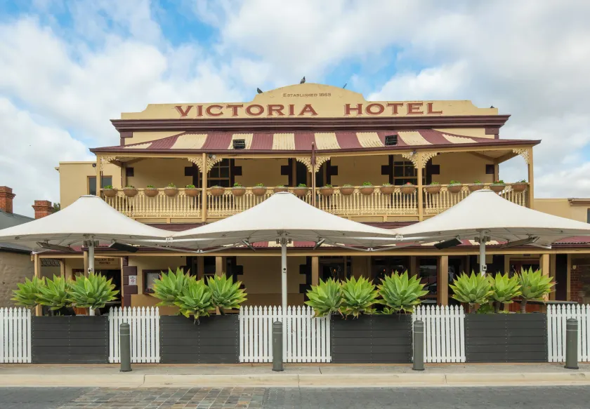 Victoria Hotel Strathalbyn - Image 1