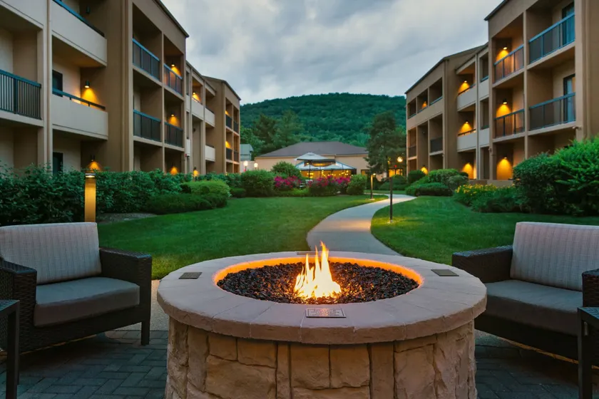 Courtyard by Marriott Mahwah - Image 1