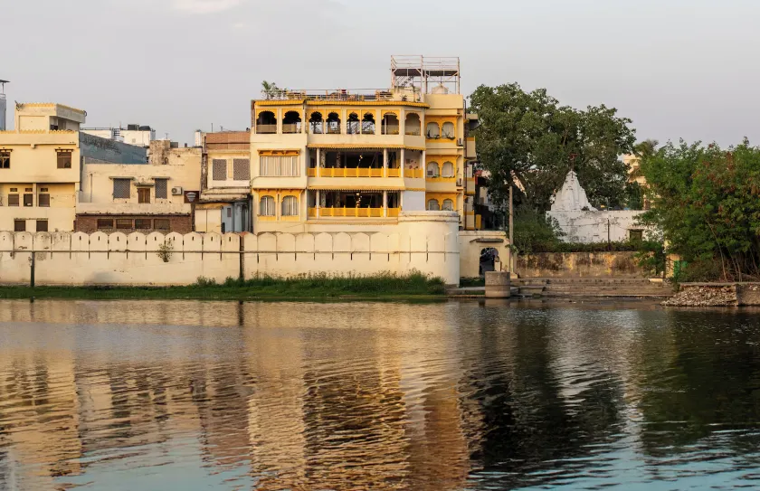 Young Monk Hostel Udaipur - Jaydurg Haveli - Image 1