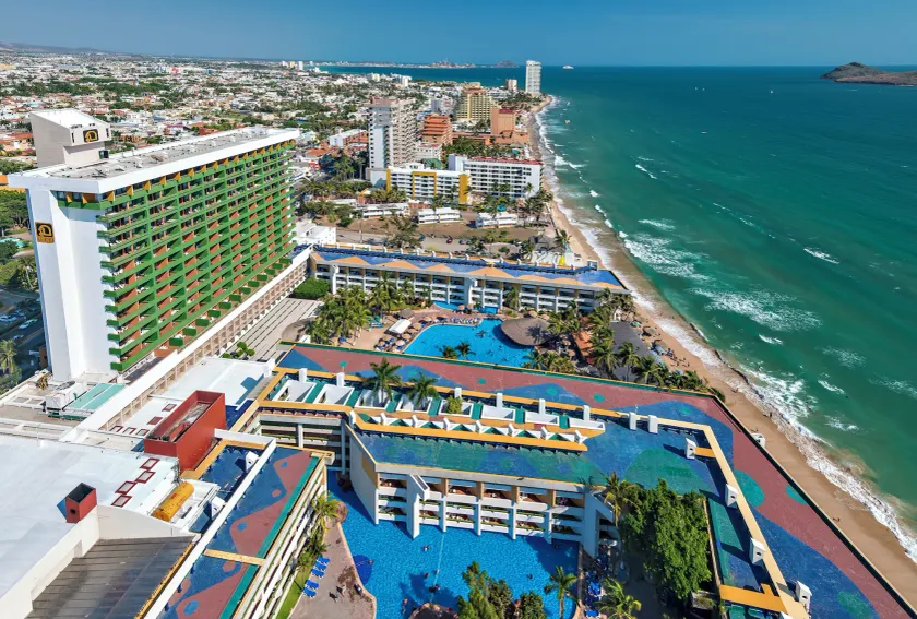 El Cid Castilla Beach Hotel - Image 1